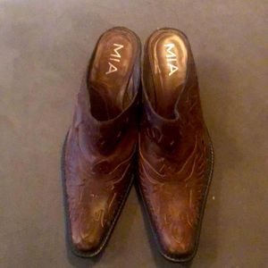 MIA Brown Leather Slide in Cowboy Boots 7.5